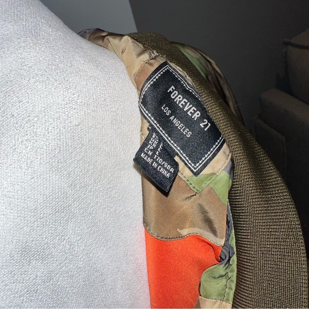 Forever 21 Camouflage Bomber Jacket - Size L - Picture 4 of 6